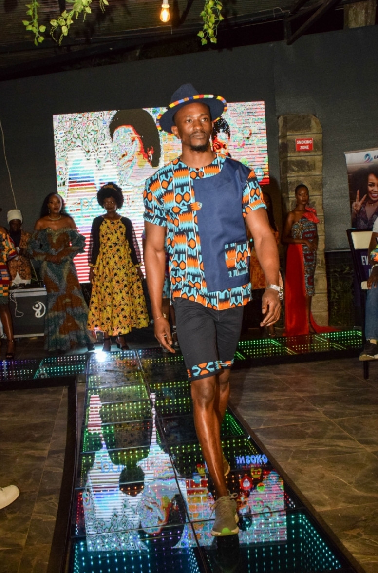 Minamilist Ankara matching shirt and short